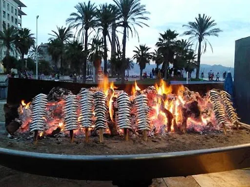 Apartamento El 5 Muy Bien Ubicado Con Parking Y Piscina Gratuita Fuengirola 0*,  Spanien