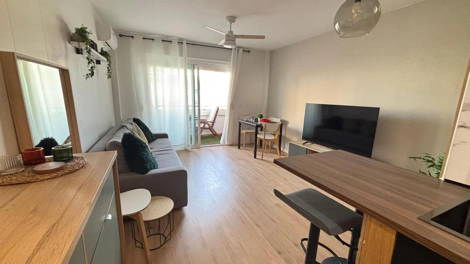 פואנגירולה Apartamento El 5 Muy Bien Ubicado Con Parking Y Piscina Gratuita ספרד